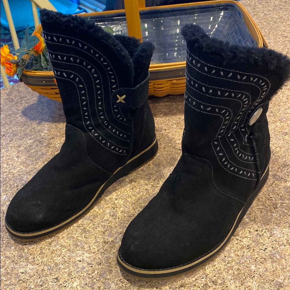 EMU Australia Suede Boots WITH FLAWS  Belah Lo Size 8